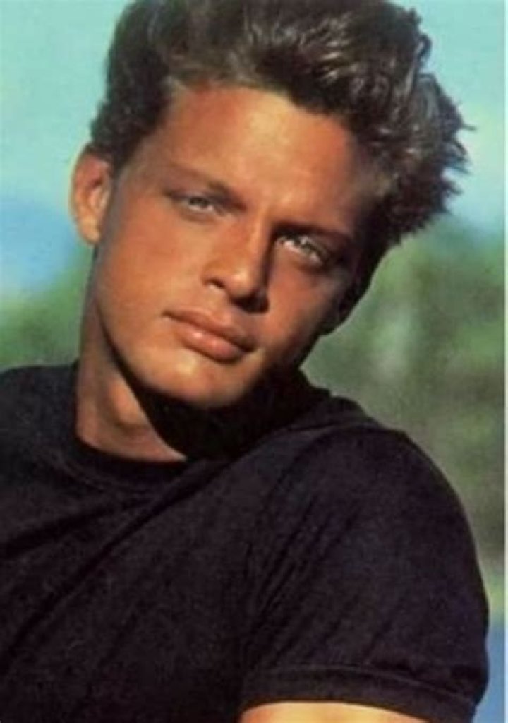 The Early Rise of Luis Miguel: A Young Star's Journey