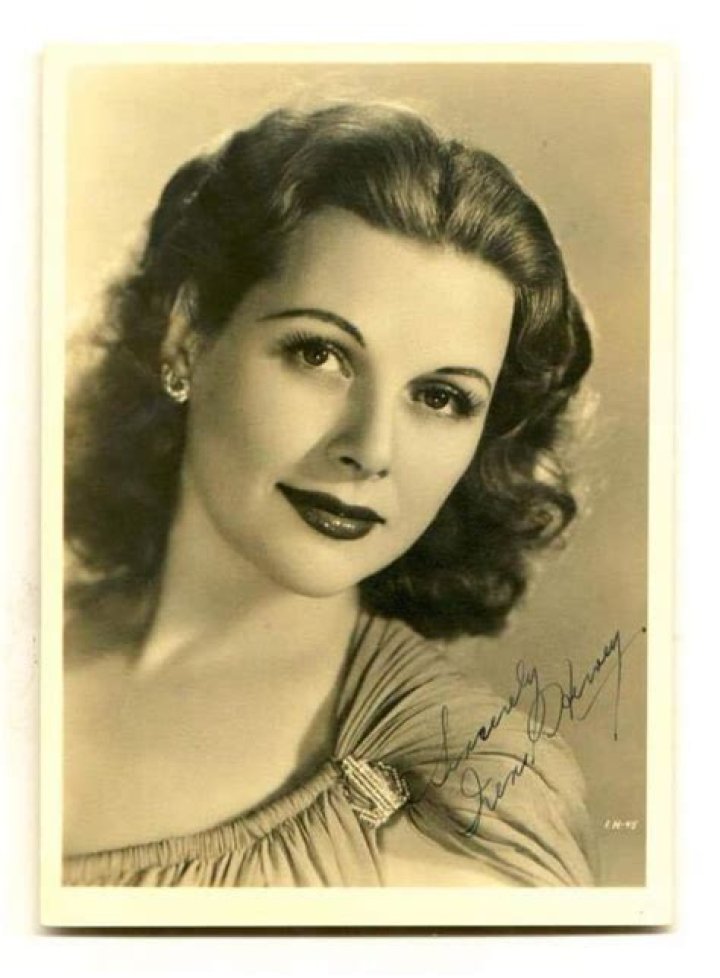 Vintage Memories: Irene Ryan Photos Collection